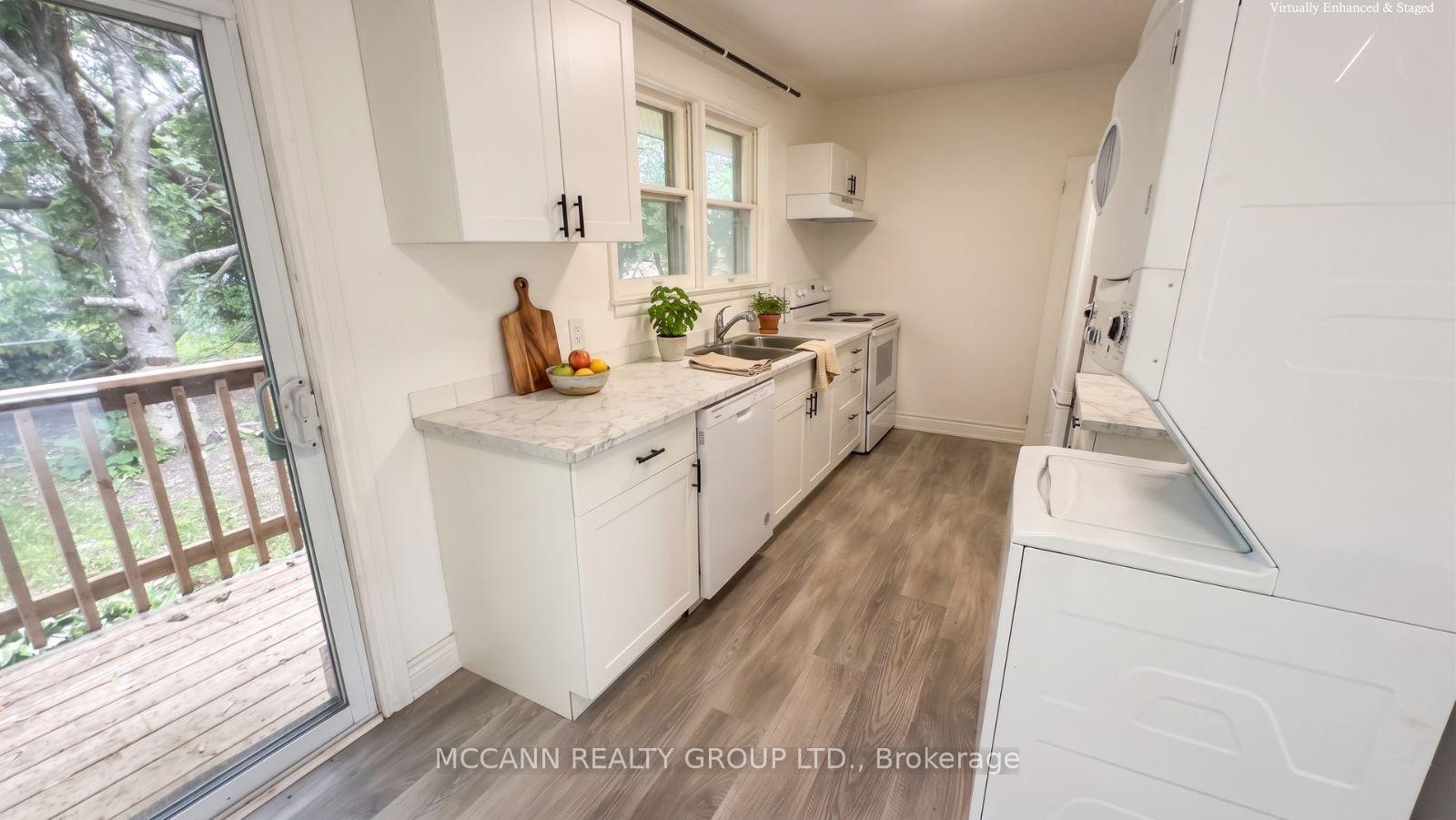 Photo 12 of Unit A, 562 Mulock Court, Newmarket, Gorham-College Manor — HOMEH
