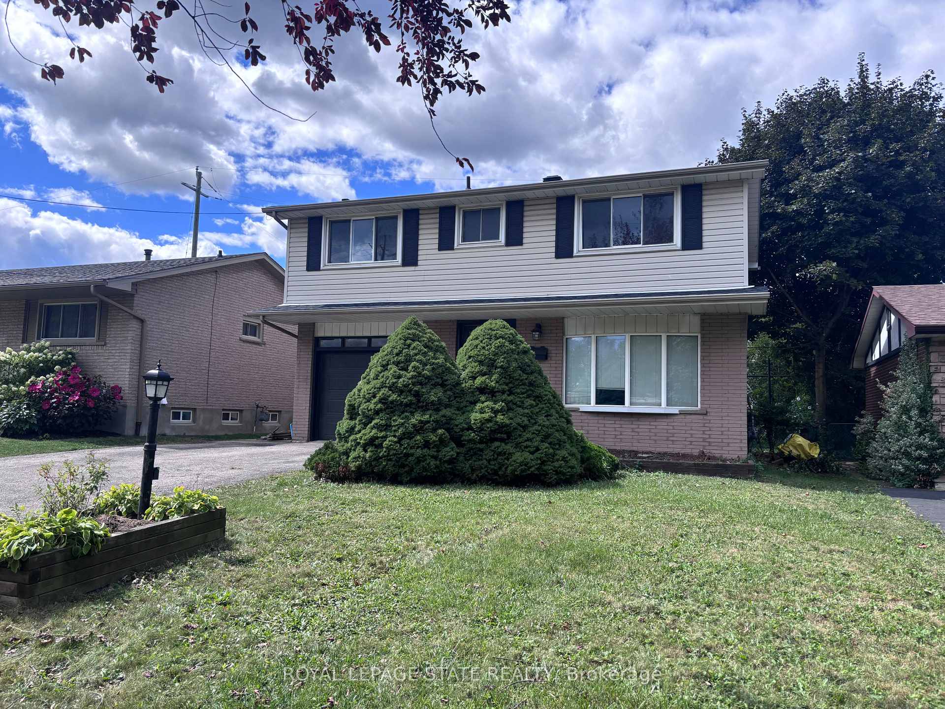 Photo 3 of 1004 Garth Street, Hamilton, Gilbert — HOMEH