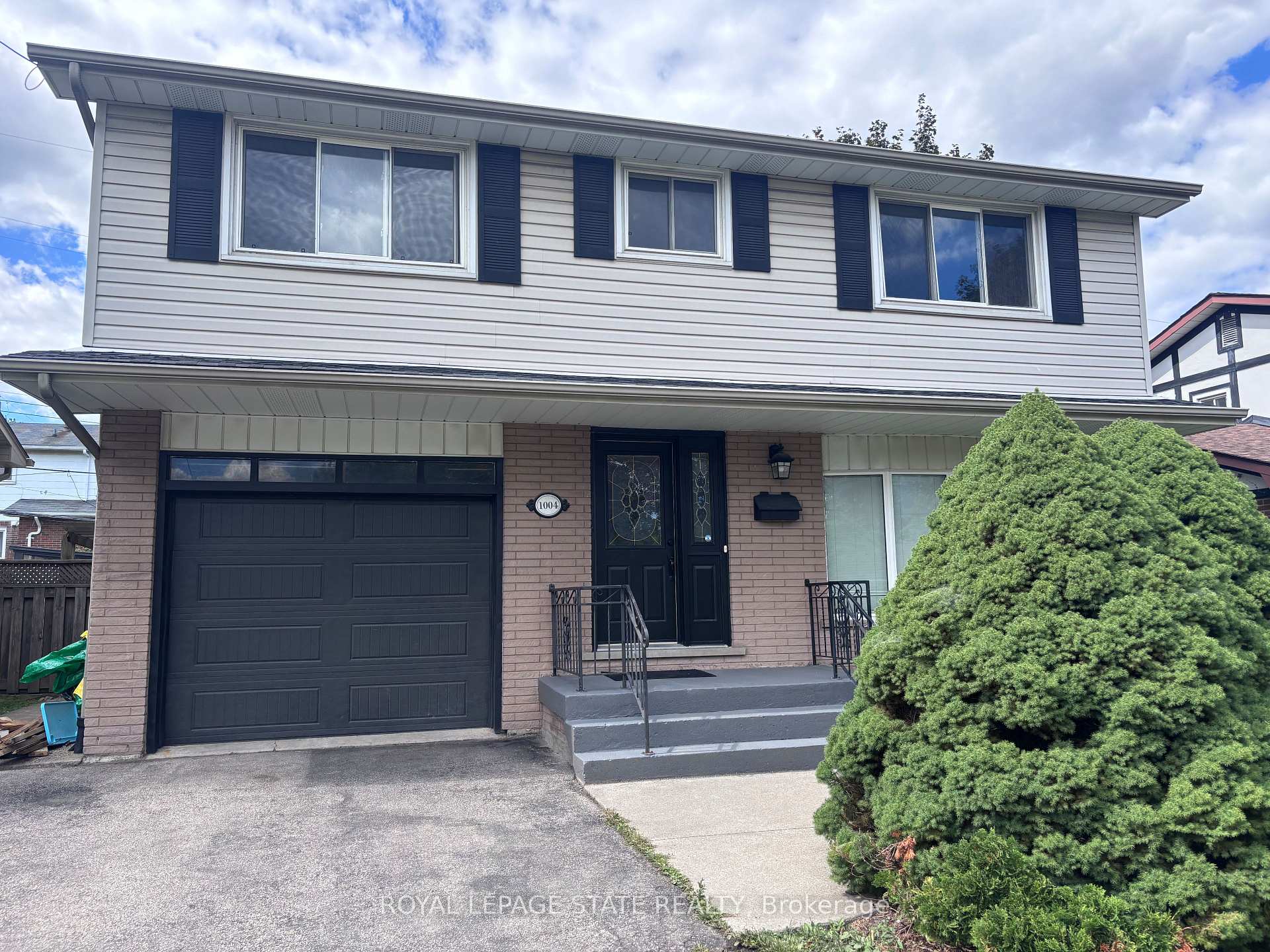 Photo 5 of 1004 Garth Street, Hamilton, Gilbert — HOMEH