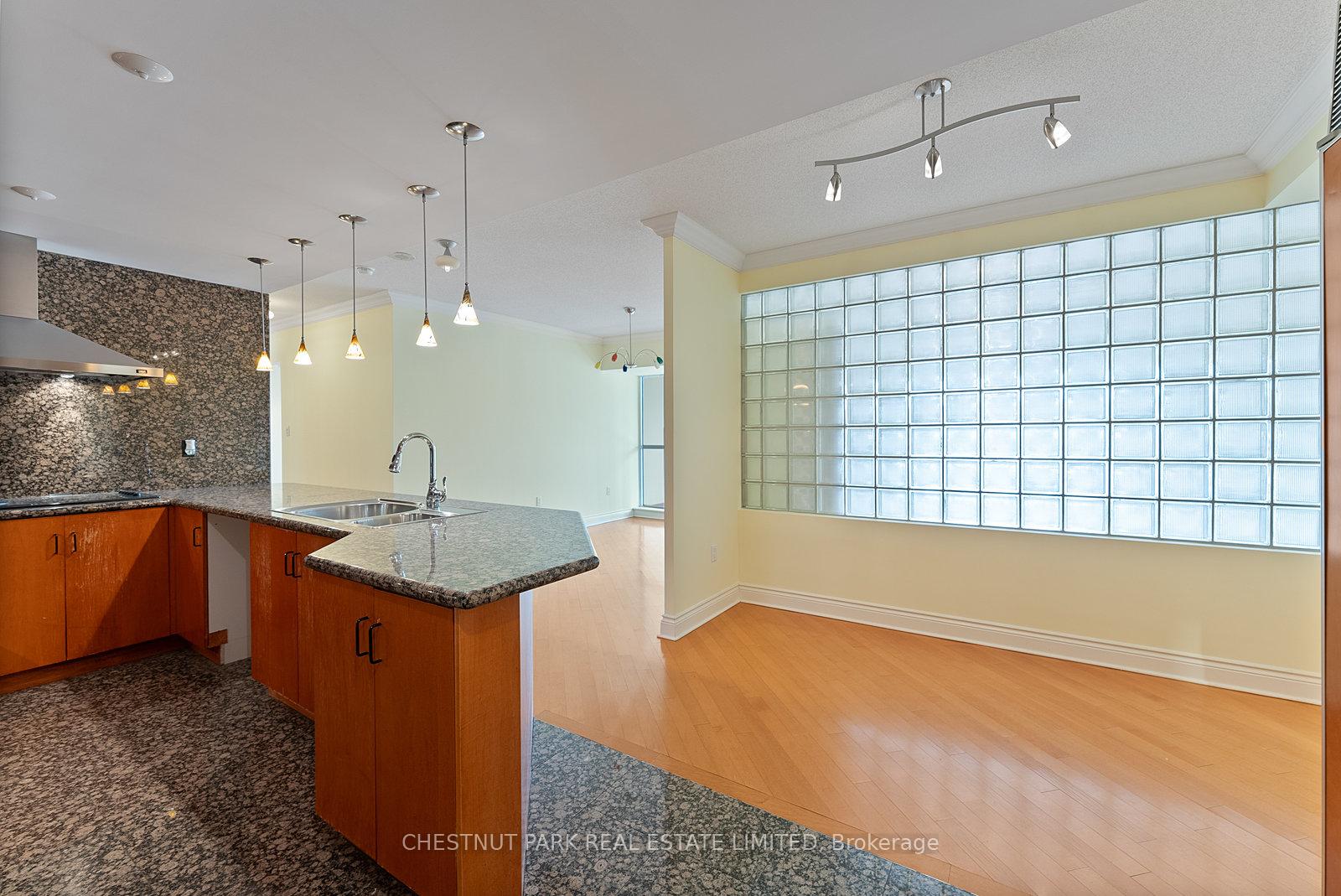 Photo 4 of Unit 1610, 889 Bay Street, Toronto, Bay Street Corridor — HOMEH