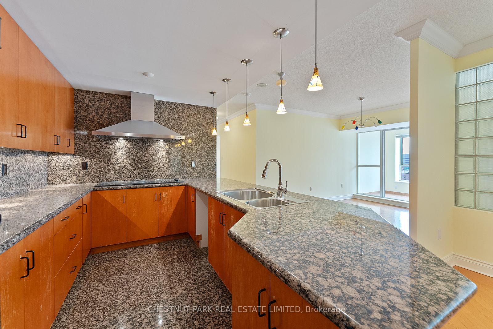 Photo 5 of Unit 1610, 889 Bay Street, Toronto, Bay Street Corridor — HOMEH