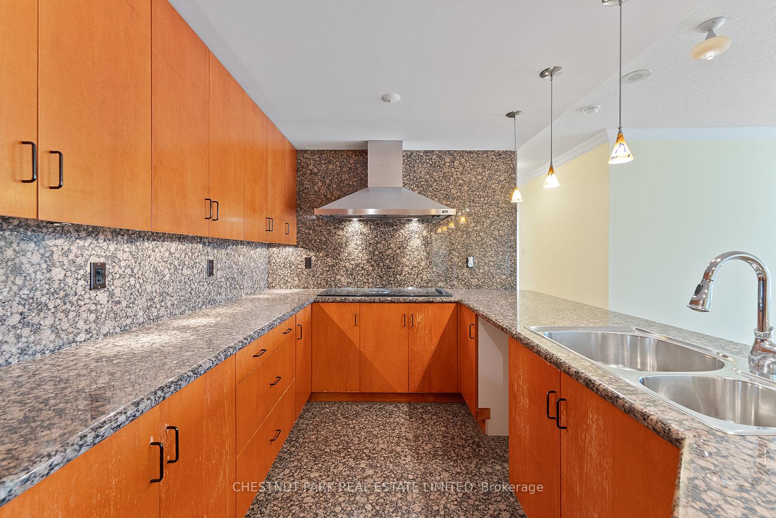 Photo 6 of Unit 1610, 889 Bay Street, Toronto, Bay Street Corridor — HOMEH