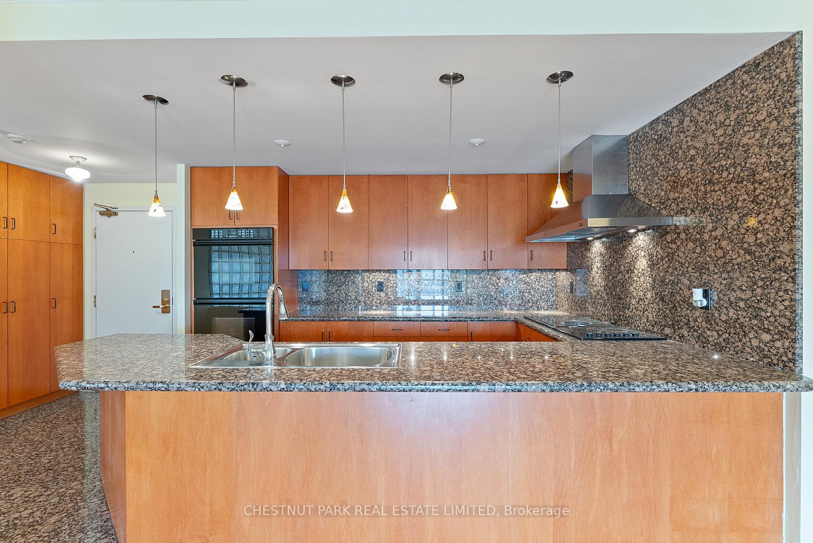 Photo 8 of Unit 1610, 889 Bay Street, Toronto, Bay Street Corridor — HOMEH