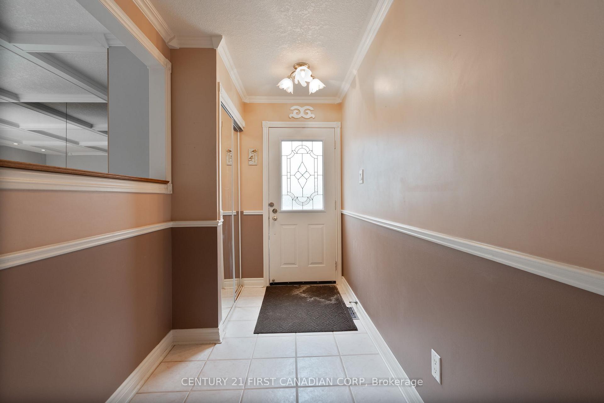 Photo 13 of 327 Everglade Crescent, London, North P — HOMEH