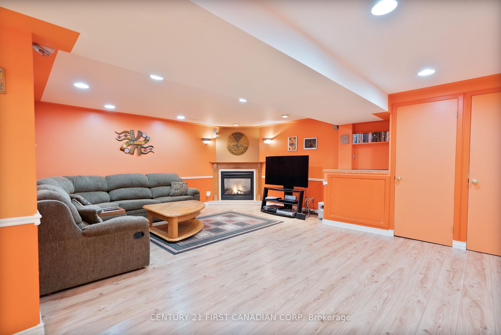 Photo 67 of 327 Everglade Crescent, London, North P — HOMEH
