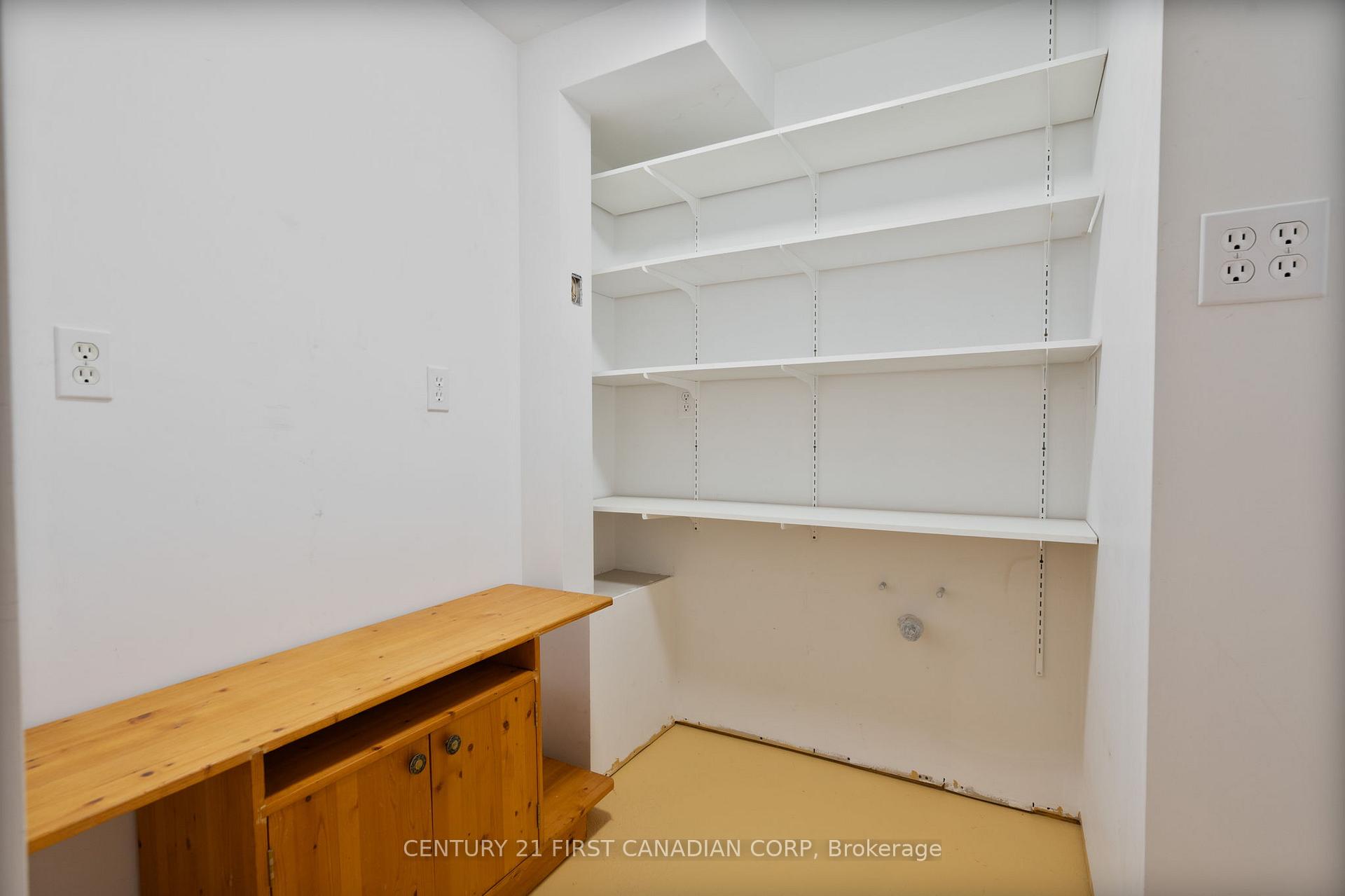 Photo 73 of 327 Everglade Crescent, London, North P — HOMEH