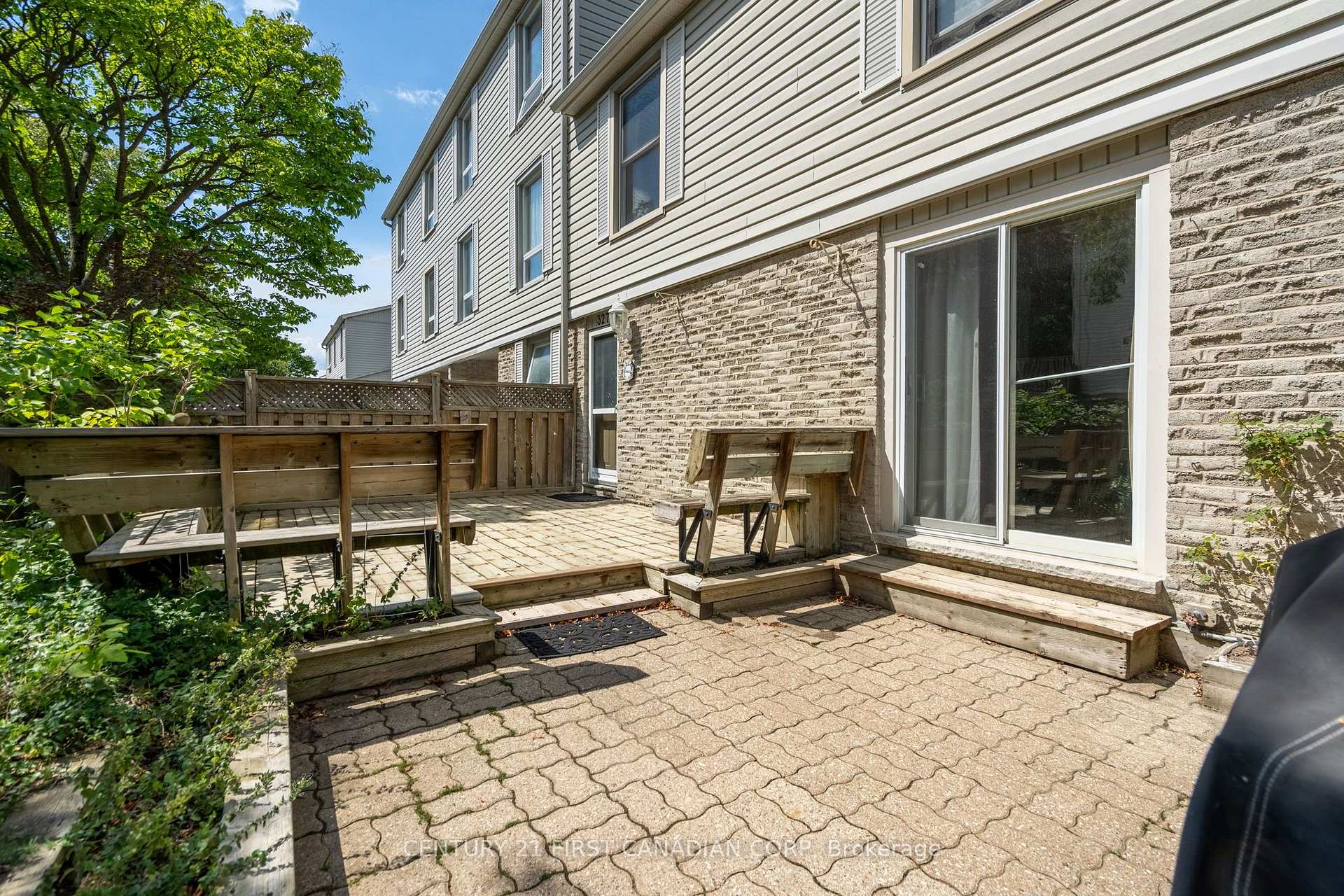 Photo 4 of 327 Everglade Crescent, London, North P — HOMEH
