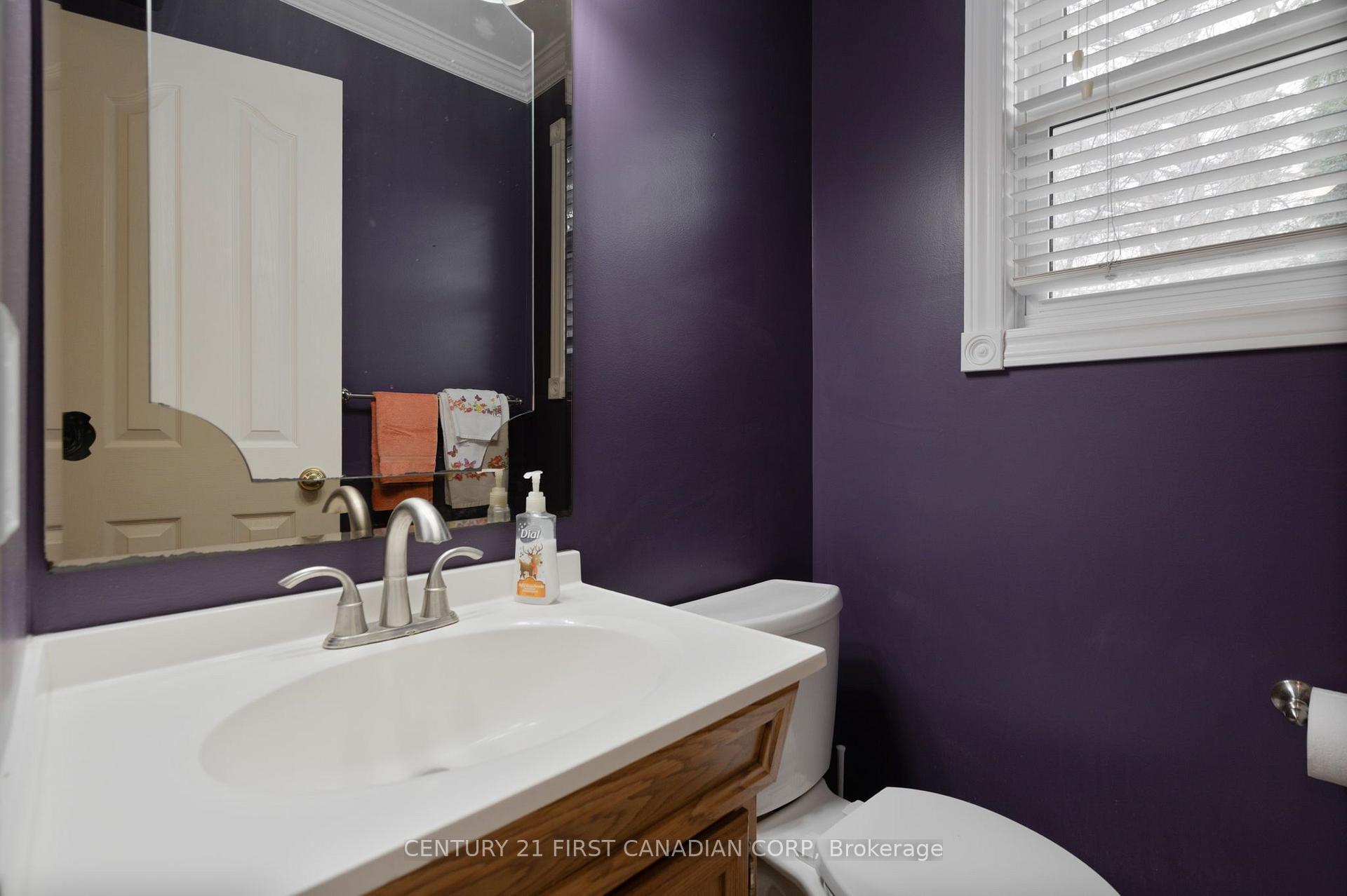 Photo 20 of 327 Everglade Crescent, London, North P — HOMEH