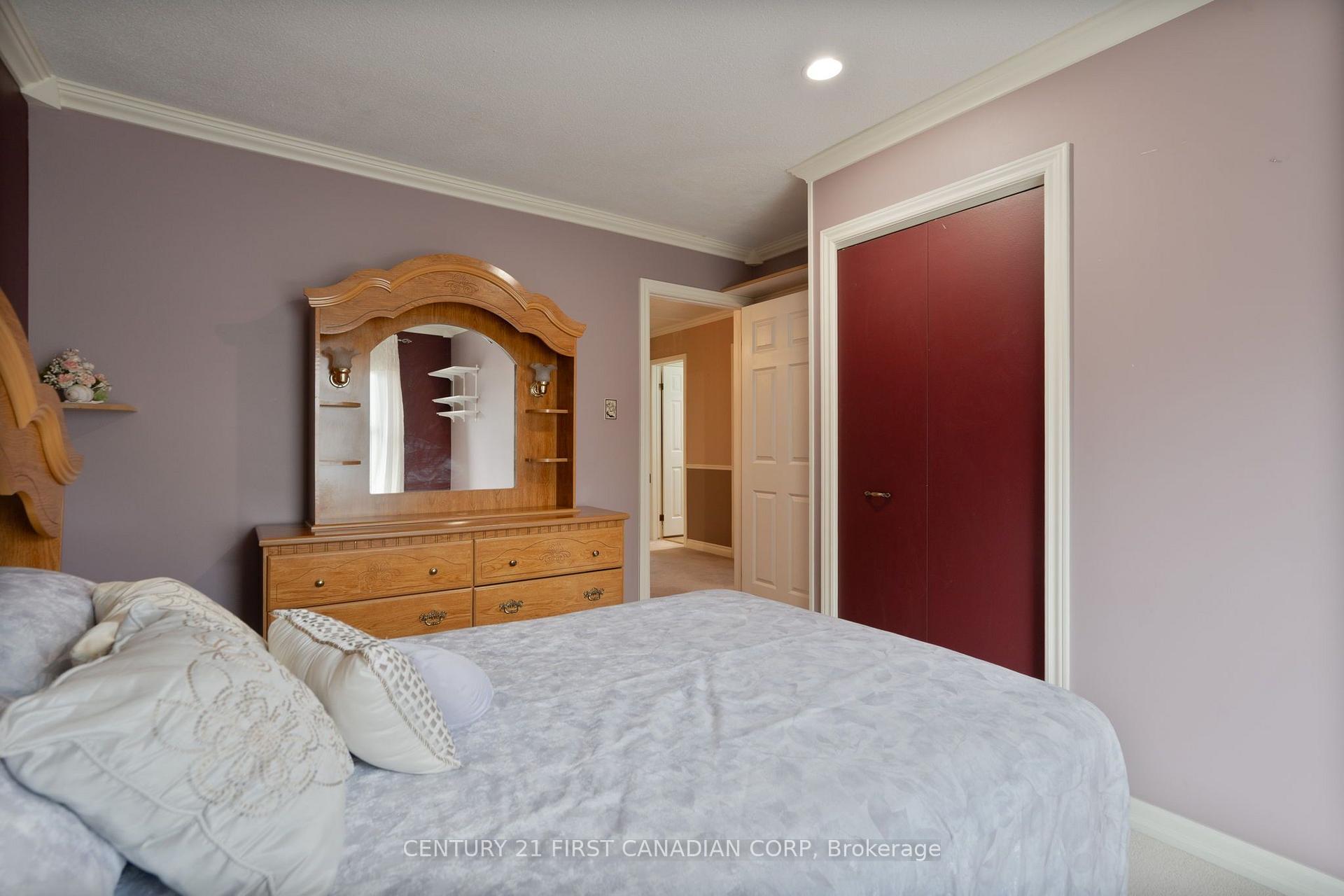 Photo 28 of 327 Everglade Crescent, London, North P — HOMEH