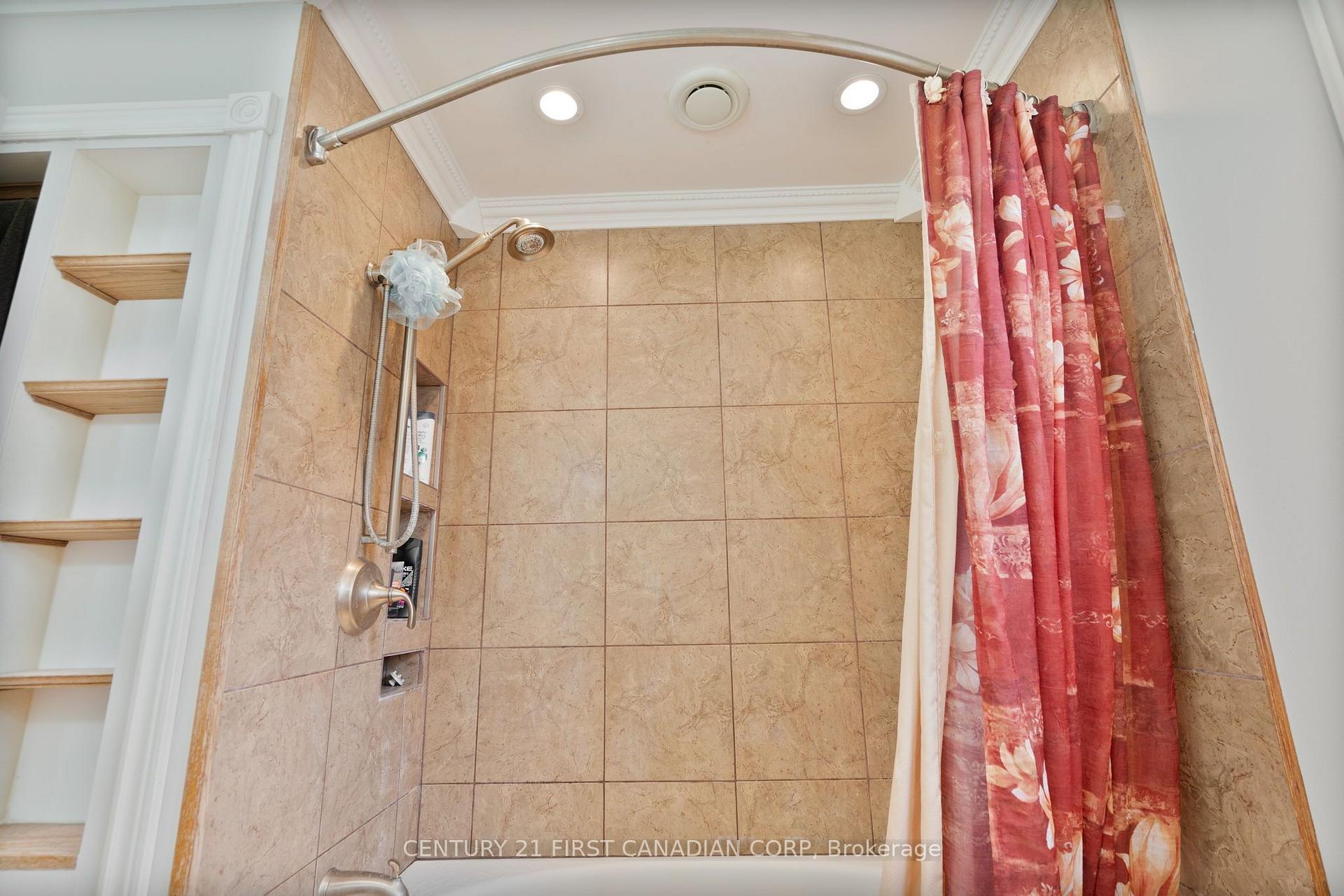 Photo 40 of 327 Everglade Crescent, London, North P — HOMEH