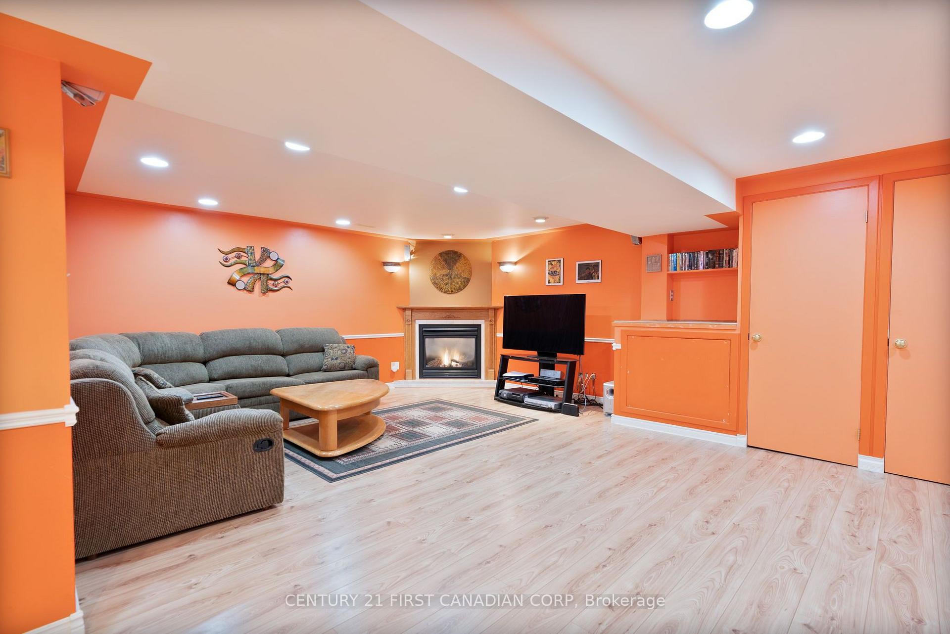 Photo 52 of 327 Everglade Crescent, London, North P — HOMEH