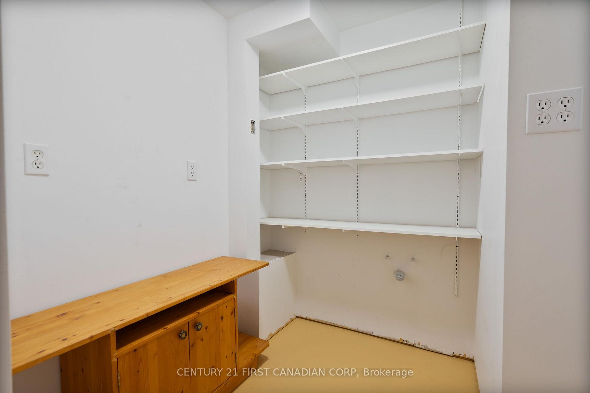 Photo 56 of 327 Everglade Crescent, London, North P — HOMEH
