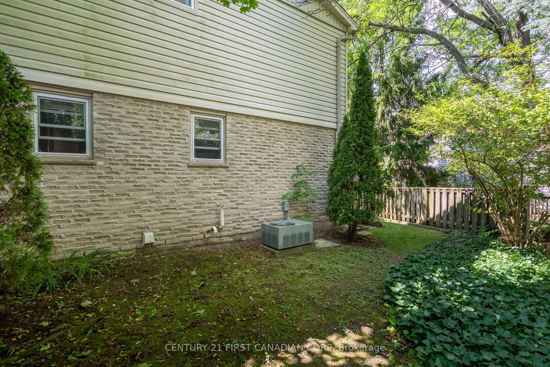 Photo 74 of 327 Everglade Crescent, London, North P — HOMEH