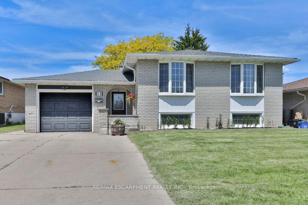 Photo 1 of 11 Lynwood Drive, Hamilton, Stoney Creek — HOMEH