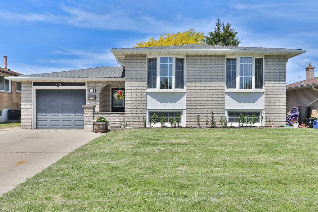 Photo 3 of 11 Lynwood Drive, Hamilton, Stoney Creek — HOMEH