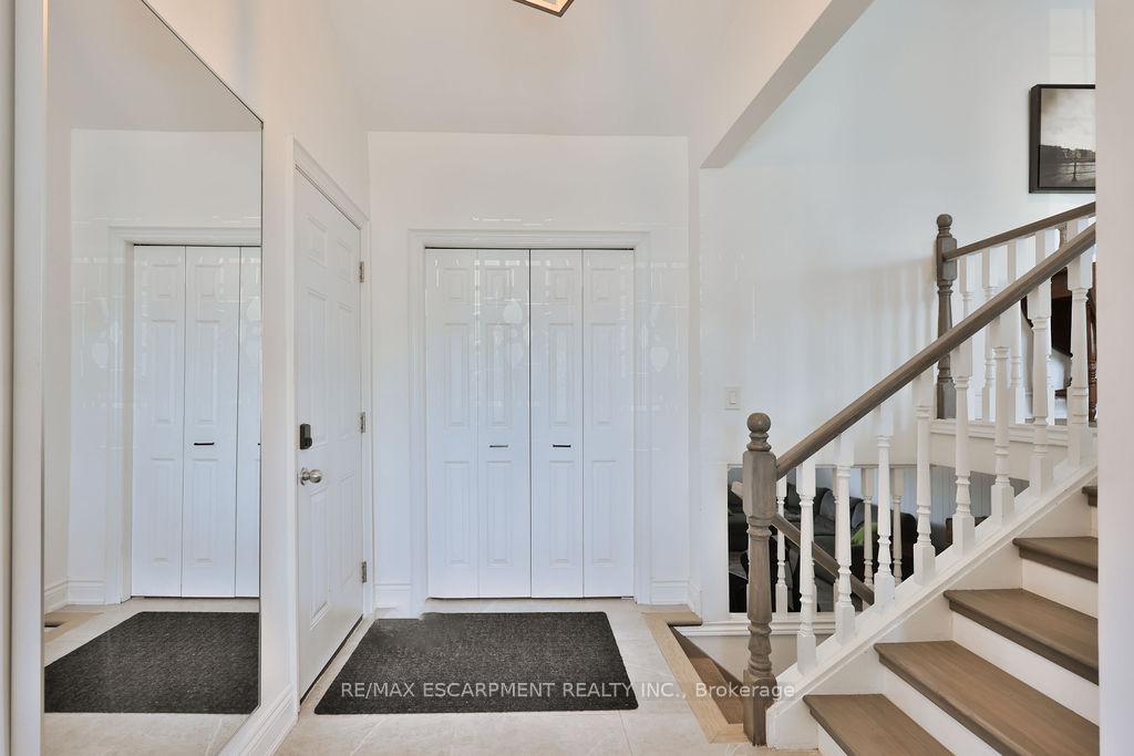 Photo 5 of 11 Lynwood Drive, Hamilton, Stoney Creek — HOMEH