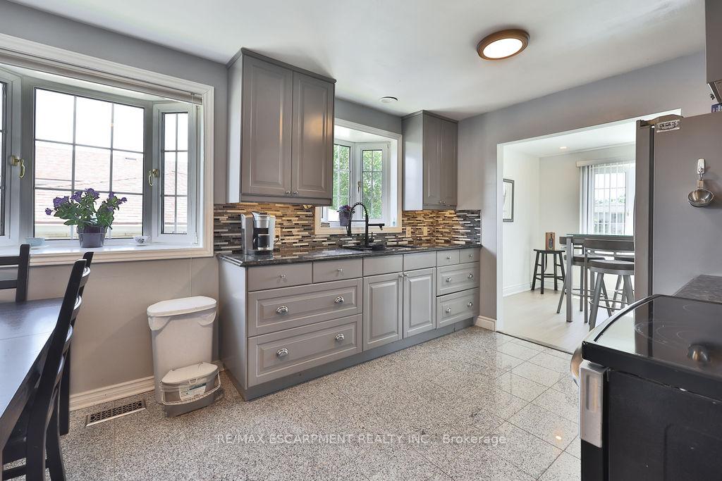 Photo 7 of 11 Lynwood Drive, Hamilton, Stoney Creek — HOMEH