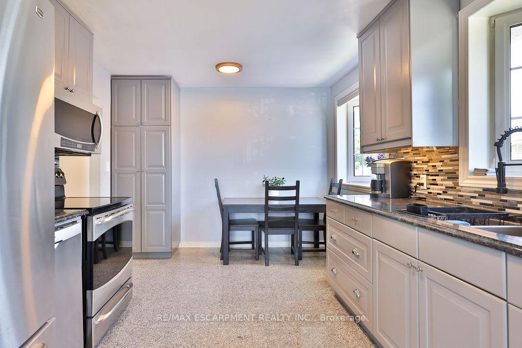Photo 8 of 11 Lynwood Drive, Hamilton, Stoney Creek — HOMEH