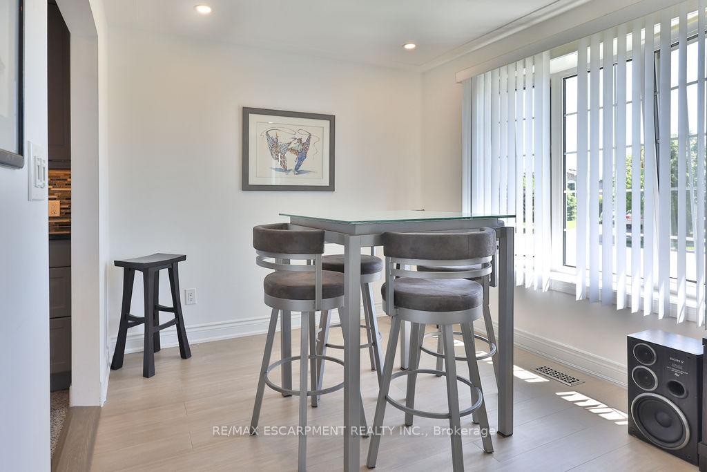 Photo 9 of 11 Lynwood Drive, Hamilton, Stoney Creek — HOMEH