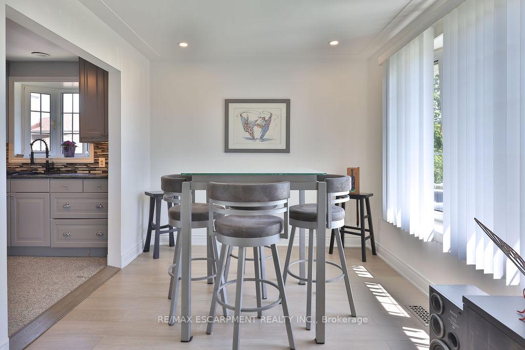 Photo 10 of 11 Lynwood Drive, Hamilton, Stoney Creek — HOMEH