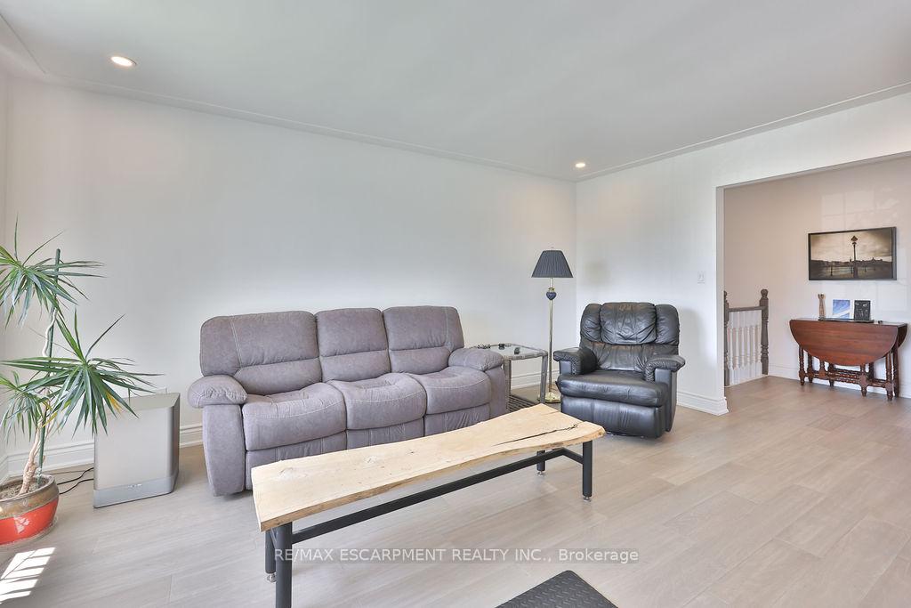 Photo 11 of 11 Lynwood Drive, Hamilton, Stoney Creek — HOMEH