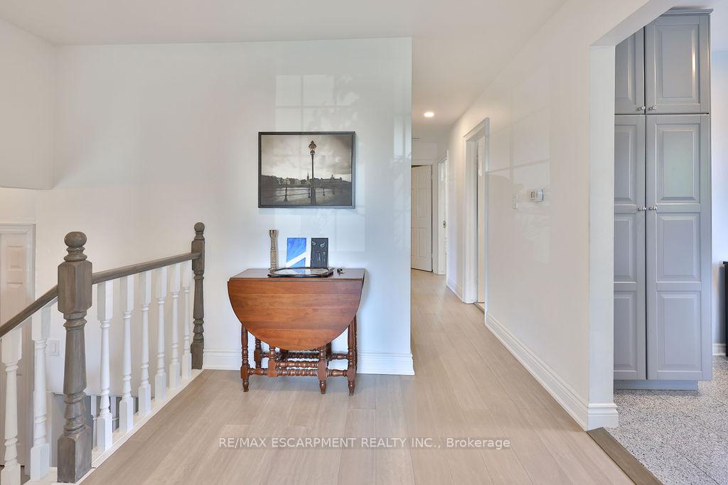 Photo 15 of 11 Lynwood Drive, Hamilton, Stoney Creek — HOMEH