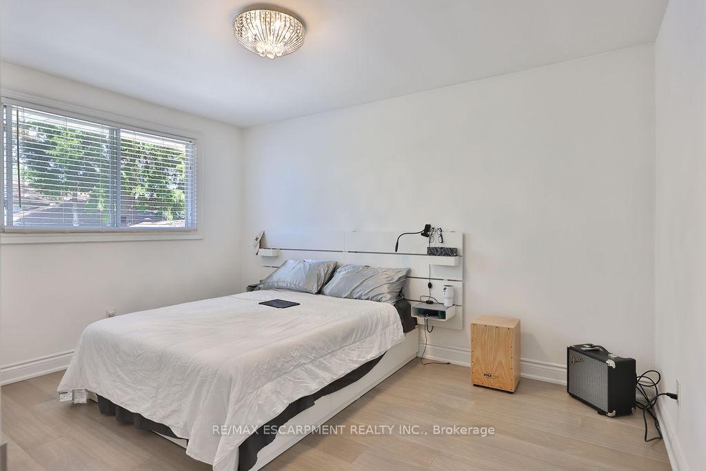 Photo 18 of 11 Lynwood Drive, Hamilton, Stoney Creek — HOMEH