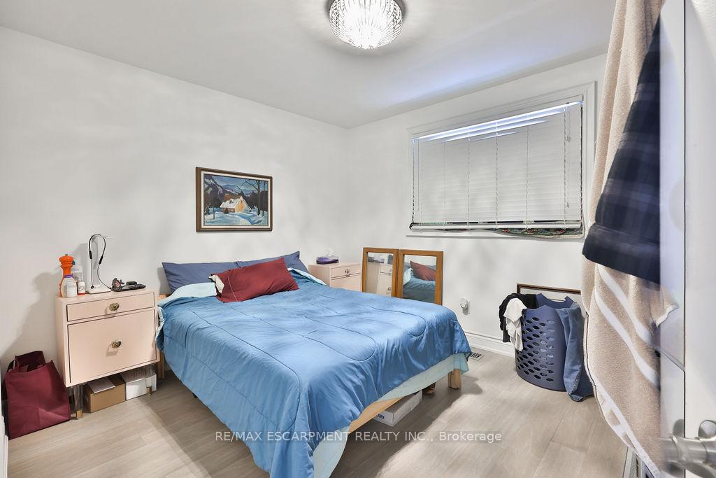 Photo 19 of 11 Lynwood Drive, Hamilton, Stoney Creek — HOMEH