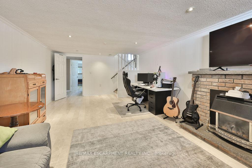 Photo 21 of 11 Lynwood Drive, Hamilton, Stoney Creek — HOMEH