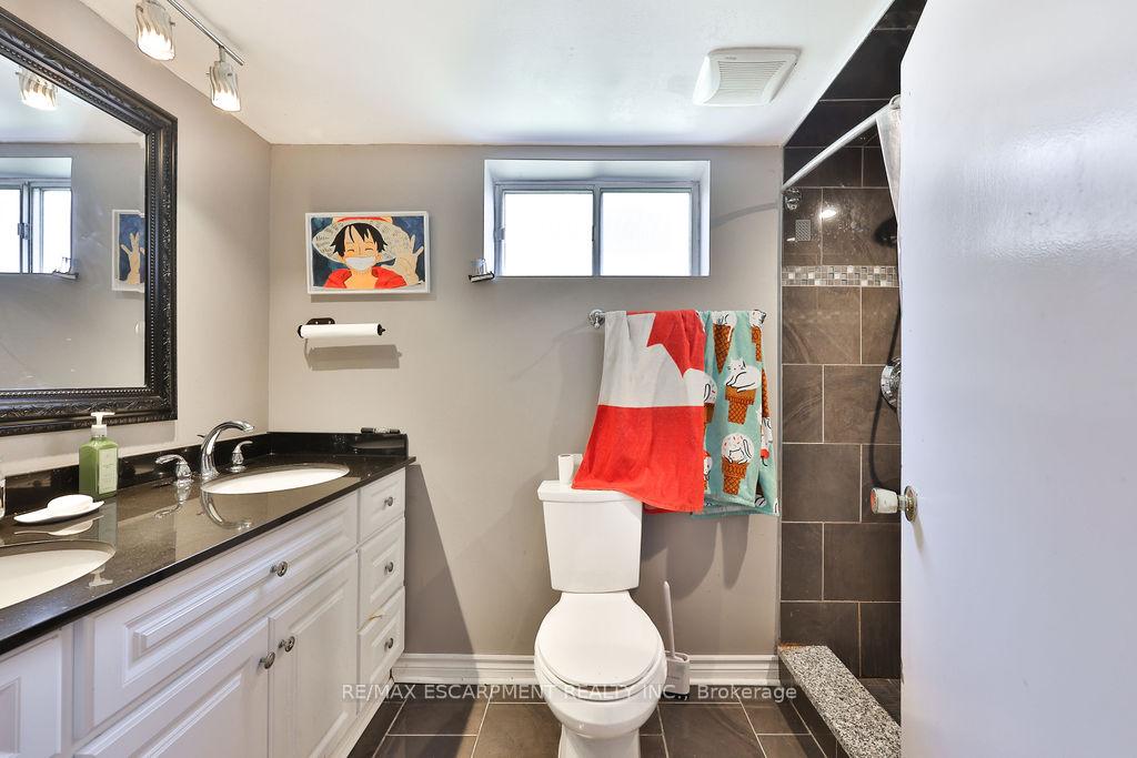 Photo 24 of 11 Lynwood Drive, Hamilton, Stoney Creek — HOMEH