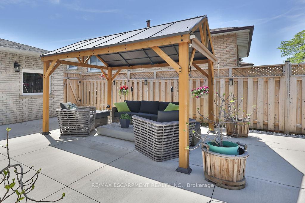 Photo 26 of 11 Lynwood Drive, Hamilton, Stoney Creek — HOMEH