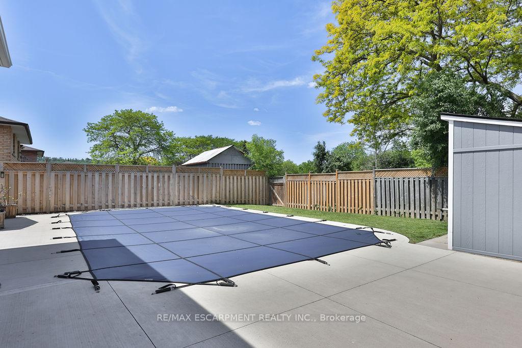 Photo 28 of 11 Lynwood Drive, Hamilton, Stoney Creek — HOMEH