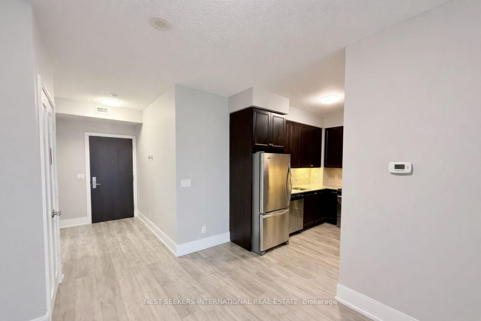 Photo 2 of Unit 1611, 70 Roehampton Avenue, Toronto, Mount Pleasant West — HOMEH