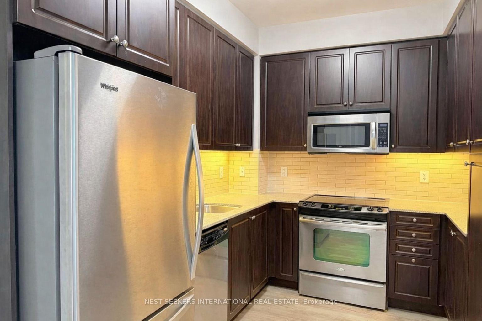 Photo 4 of Unit 1611, 70 Roehampton Avenue, Toronto, Mount Pleasant West — HOMEH