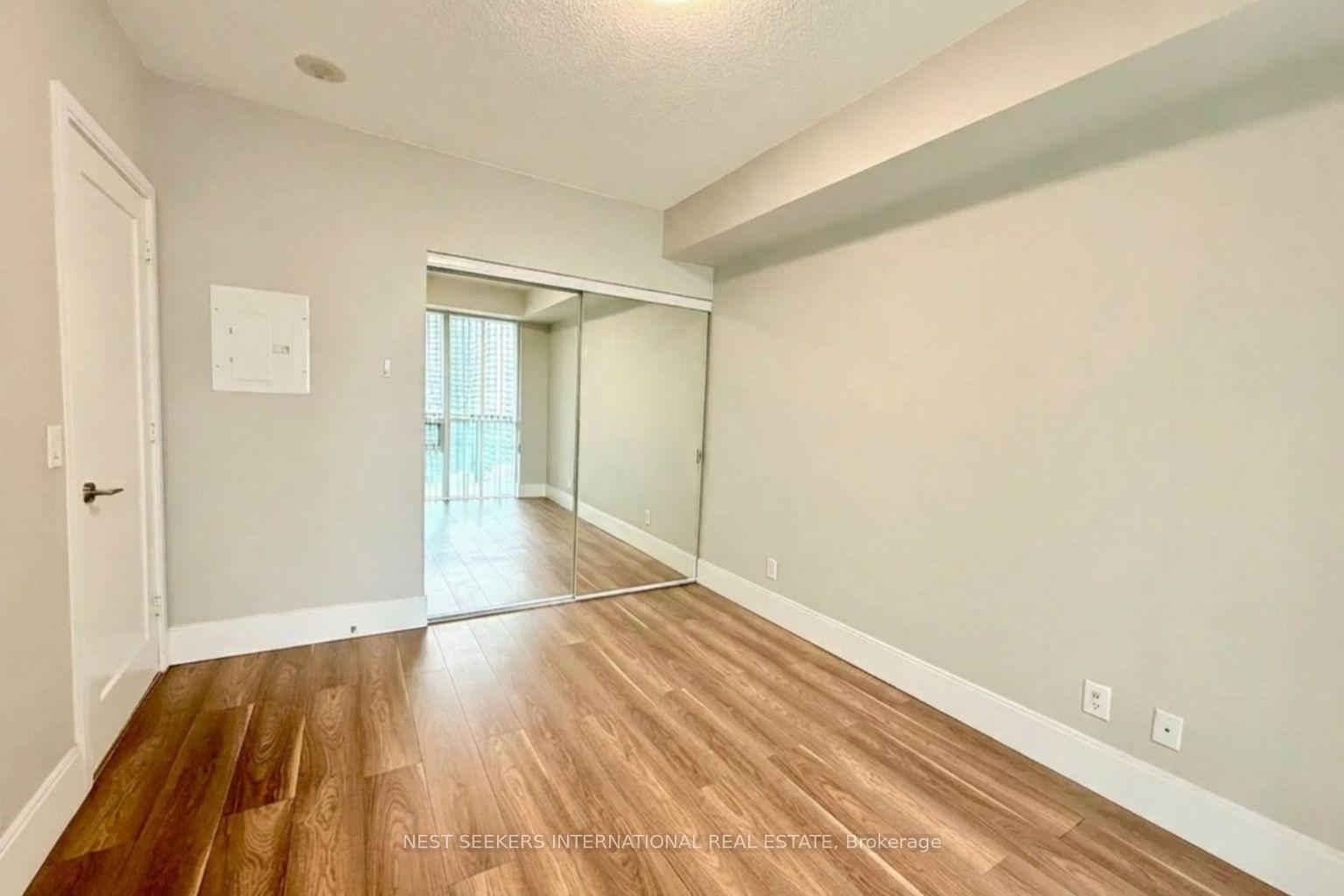 Photo 8 of Unit 1611, 70 Roehampton Avenue, Toronto, Mount Pleasant West — HOMEH