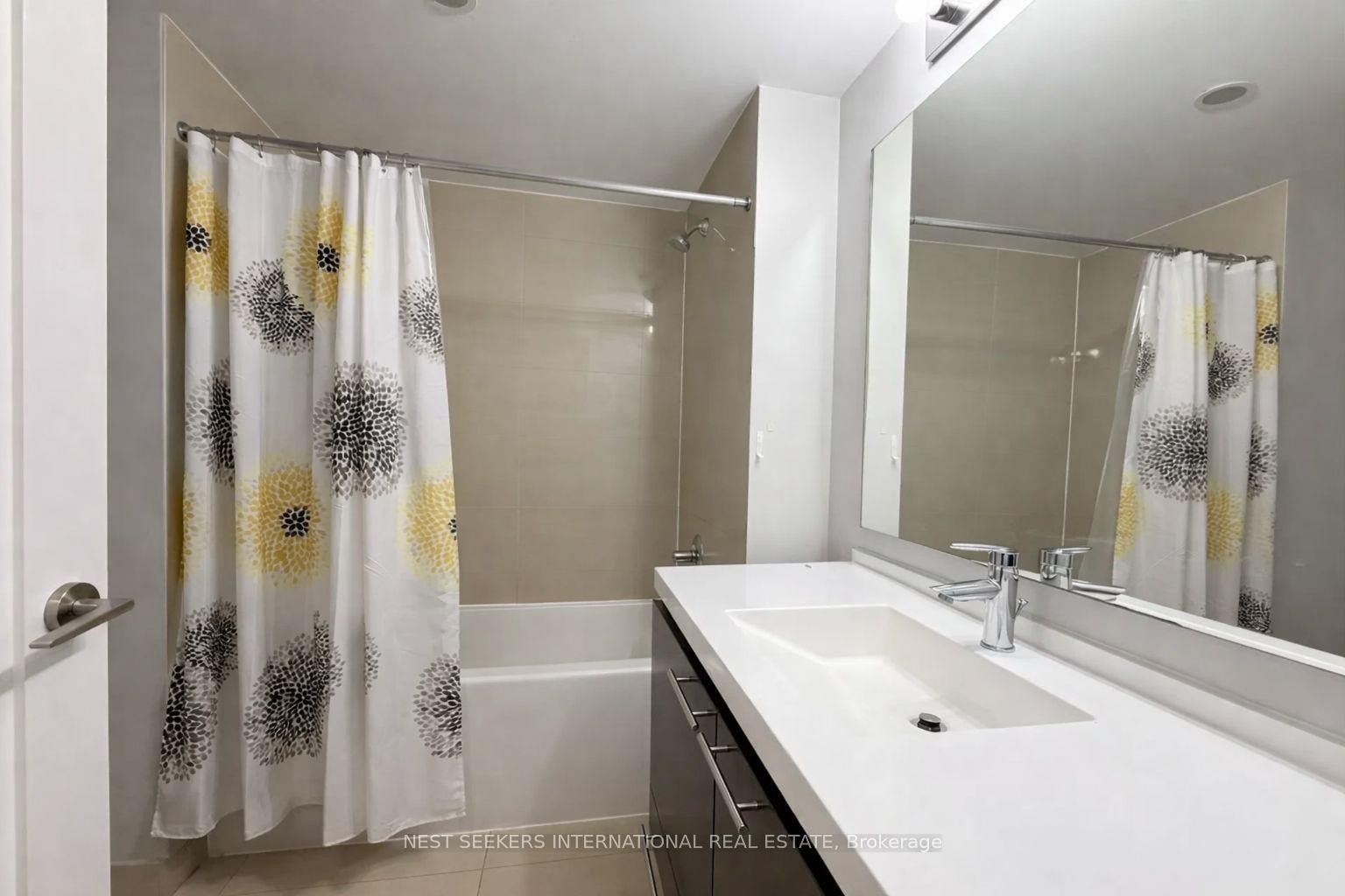 Photo 9 of Unit 1611, 70 Roehampton Avenue, Toronto, Mount Pleasant West — HOMEH