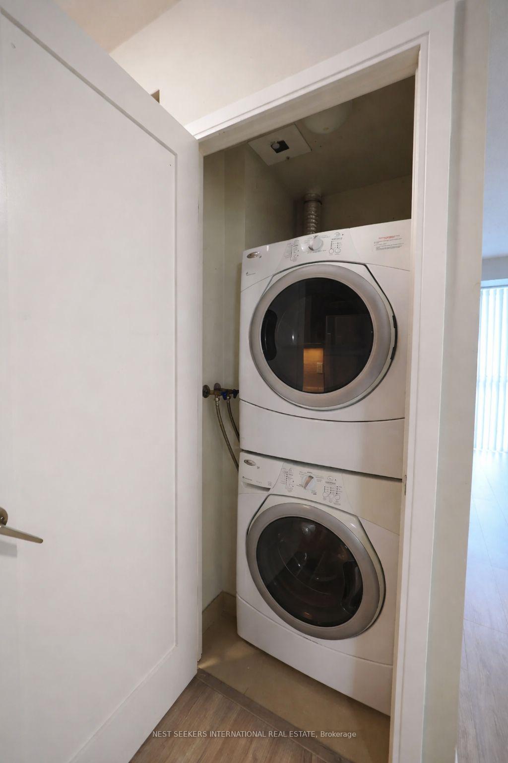 Photo 11 of Unit 1611, 70 Roehampton Avenue, Toronto, Mount Pleasant West — HOMEH