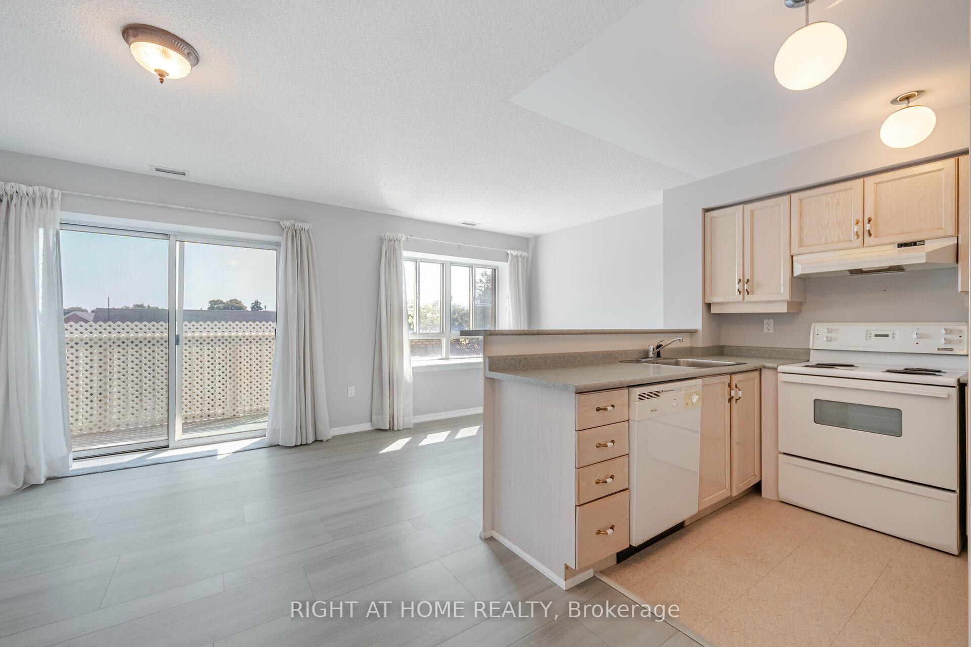 Photo 7 of Unit 306, 1387 Bayview Avenue, Toronto, Leaside — HOMEH