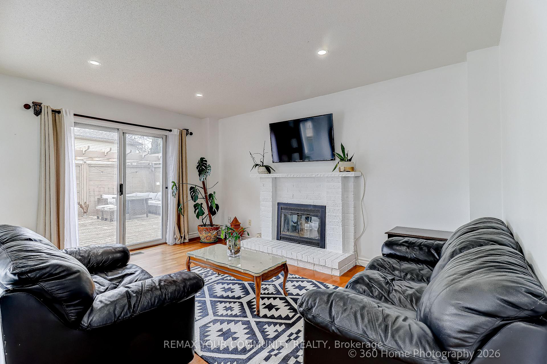 Photo 5 of 4 Mayflower Street S, Whitby, Blue Grass Meadows — HOMEH