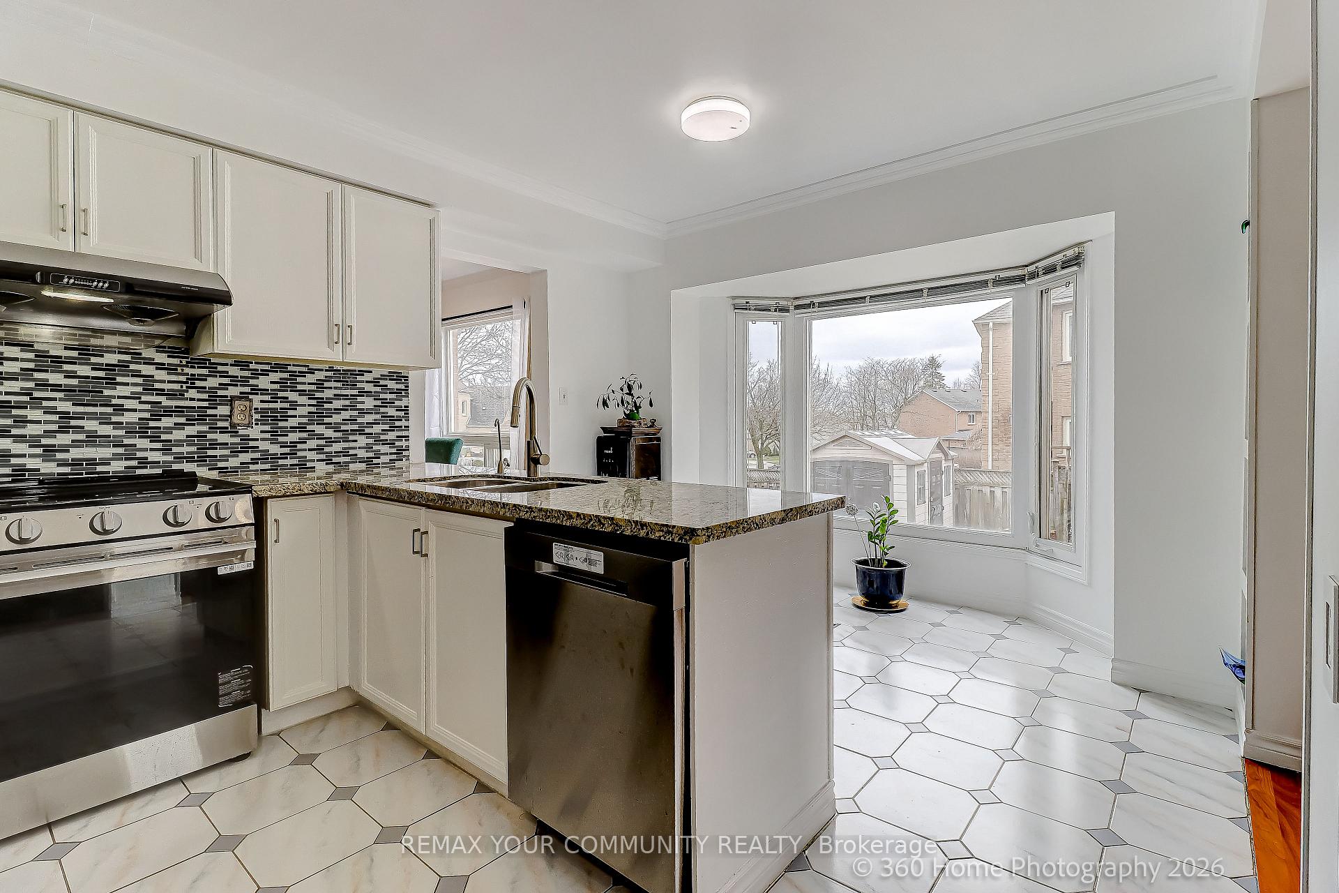 Photo 7 of 4 Mayflower Street S, Whitby, Blue Grass Meadows — HOMEH