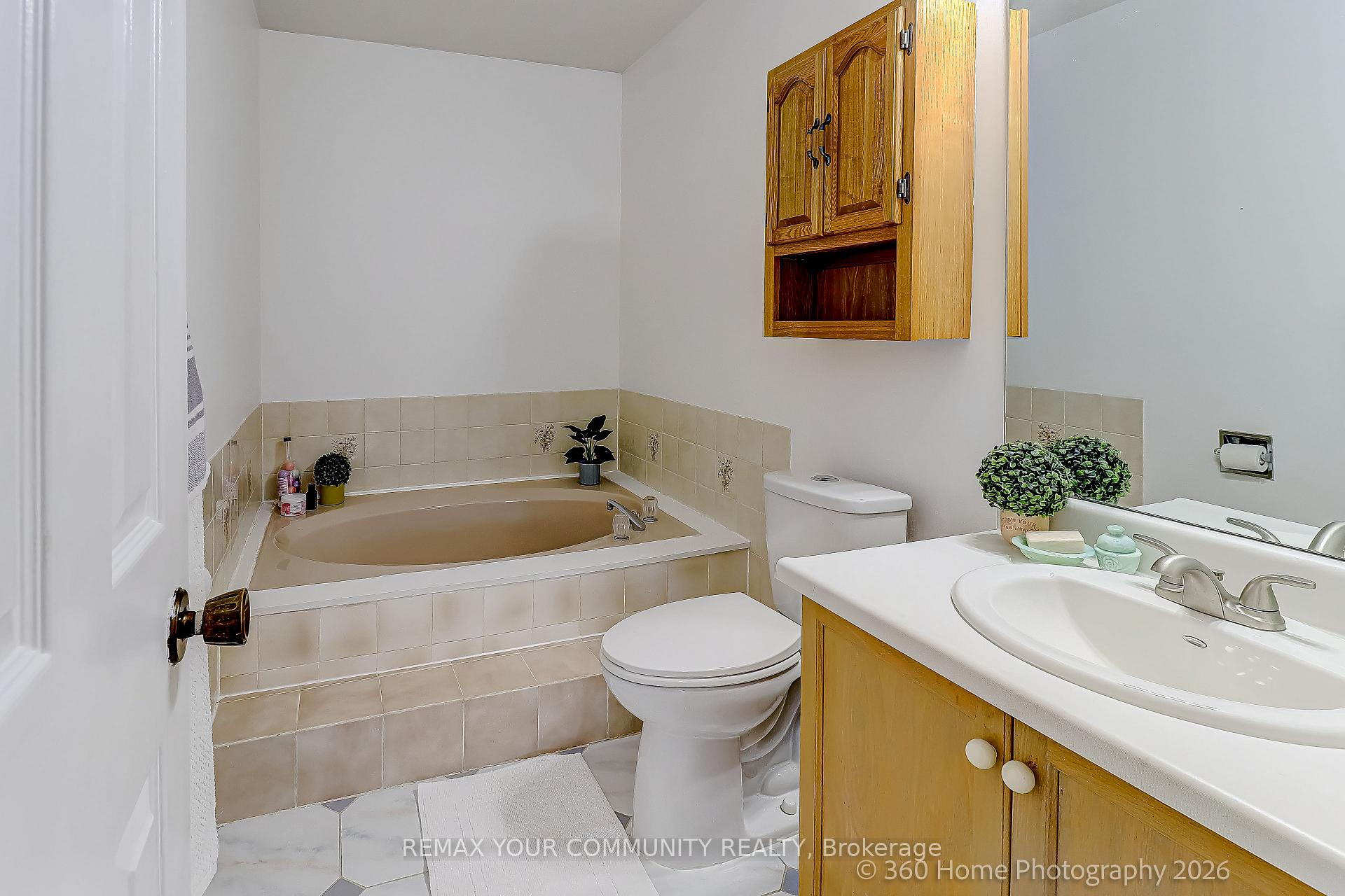 Photo 17 of 4 Mayflower Street S, Whitby, Blue Grass Meadows — HOMEH