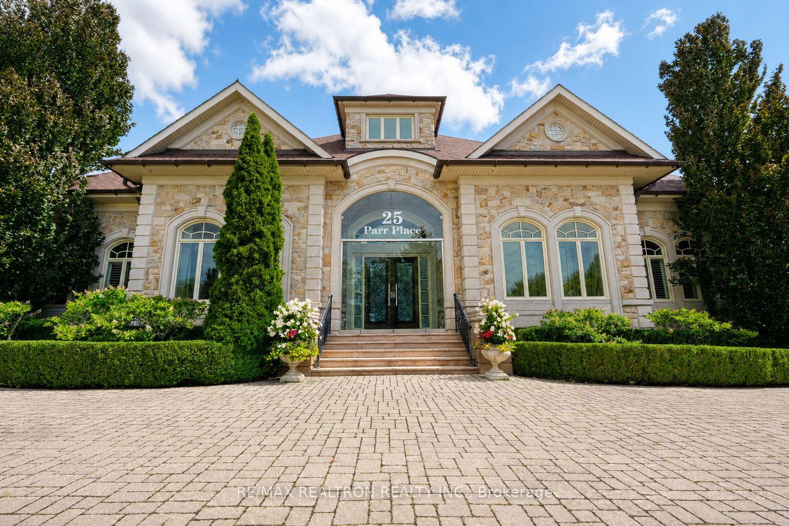 Photo 2 of 25 Parr Place, Vaughan, Uplands — HOMEH