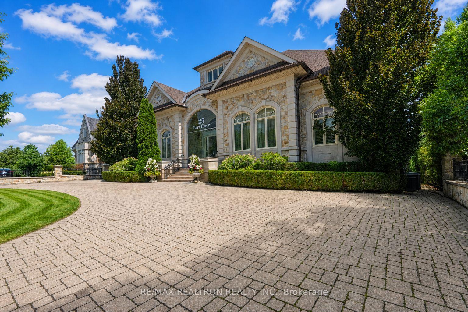 Photo 3 of 25 Parr Place, Vaughan, Uplands — HOMEH