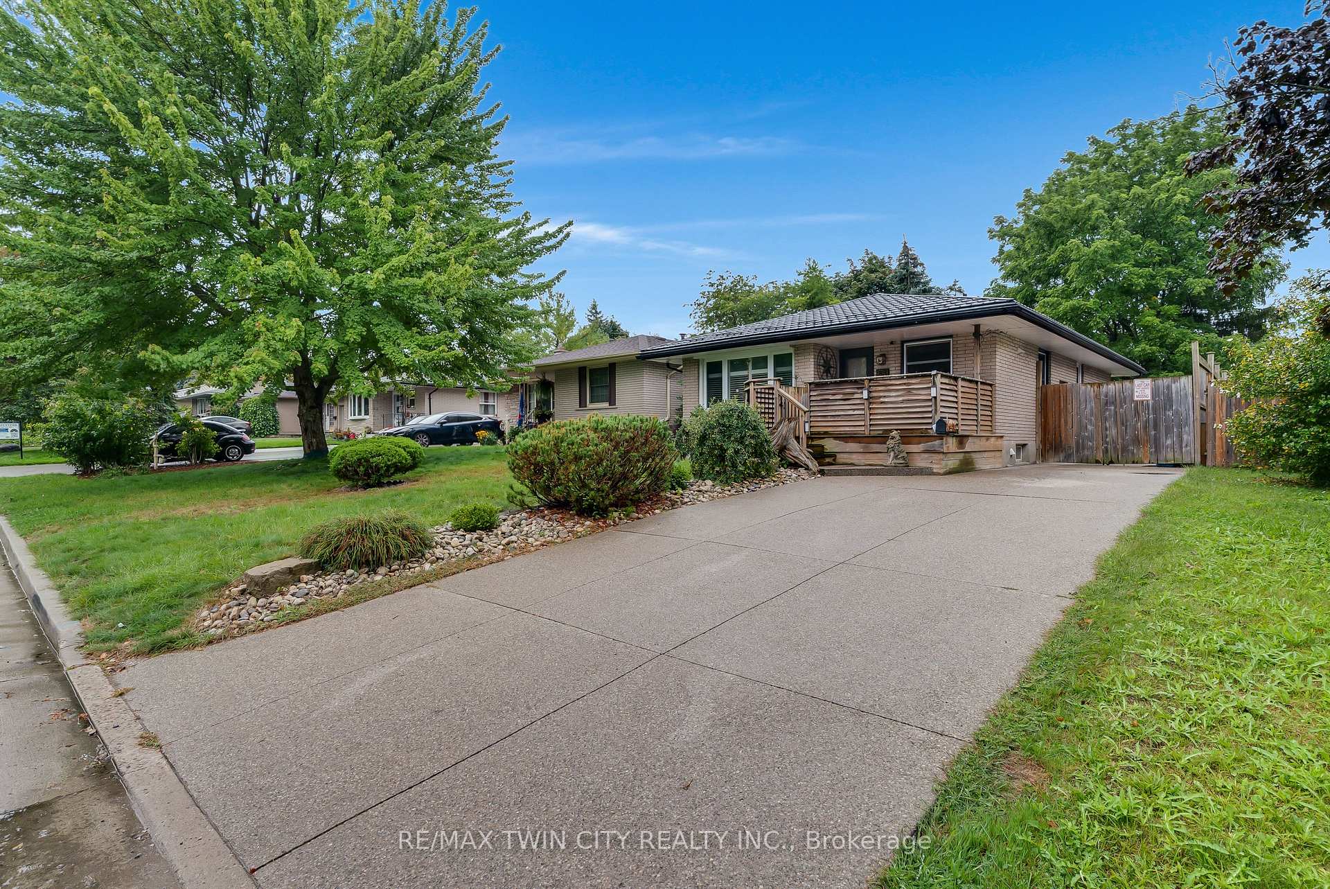 Photo 1 of 83 Kimberly Crescent, Kitchener, Laurentian Hills — HOMEH