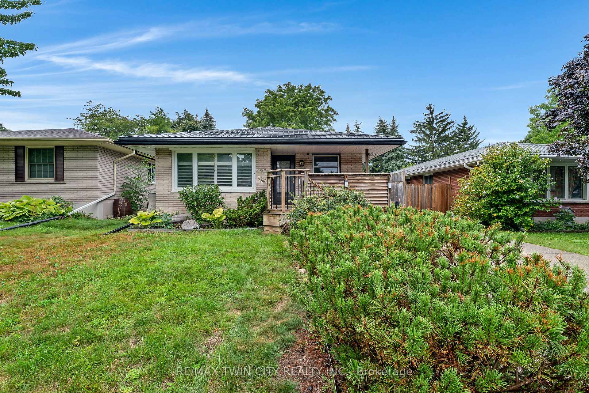 Photo 2 of 83 Kimberly Crescent, Kitchener, Laurentian Hills — HOMEH