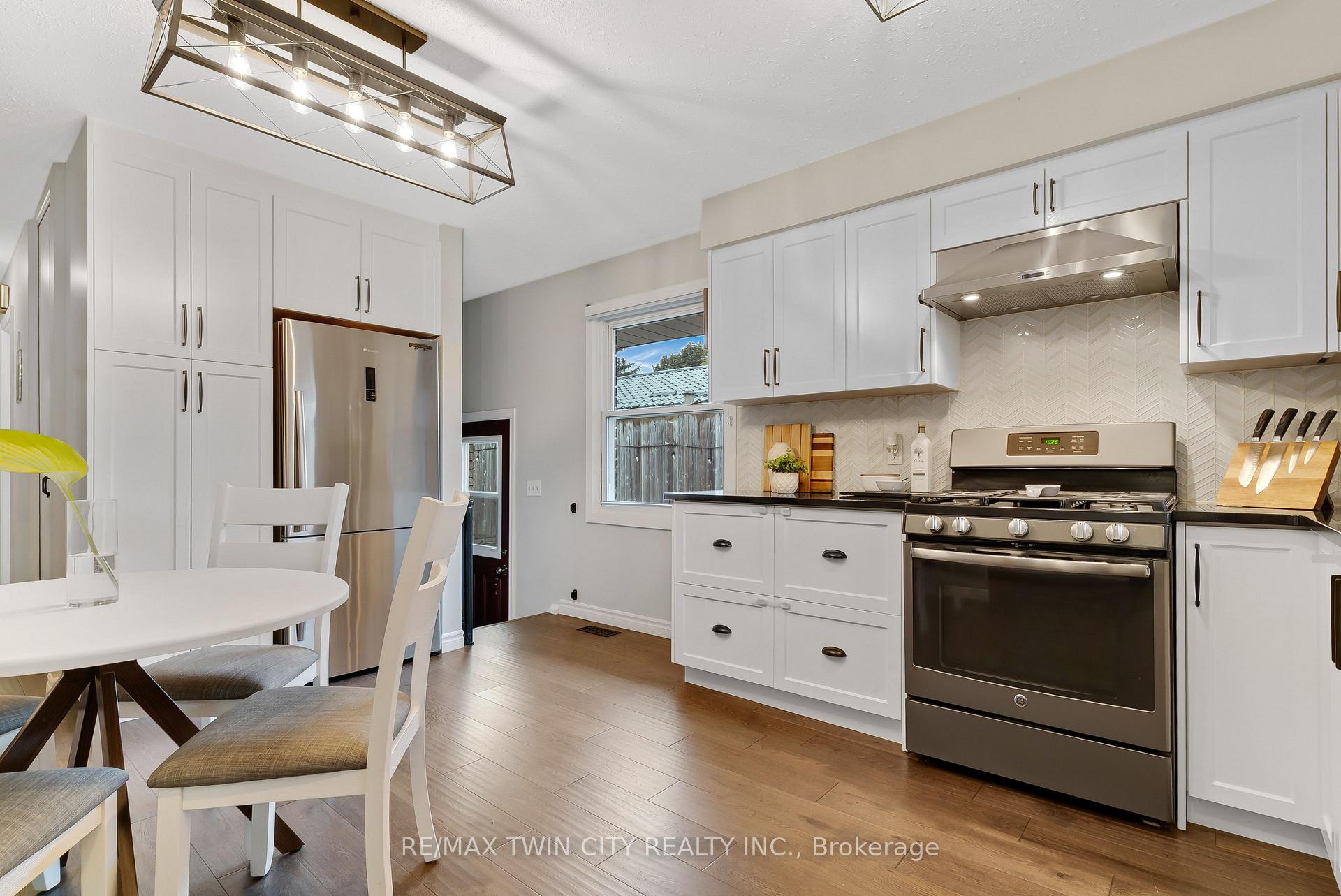 Photo 5 of 83 Kimberly Crescent, Kitchener, Laurentian Hills — HOMEH