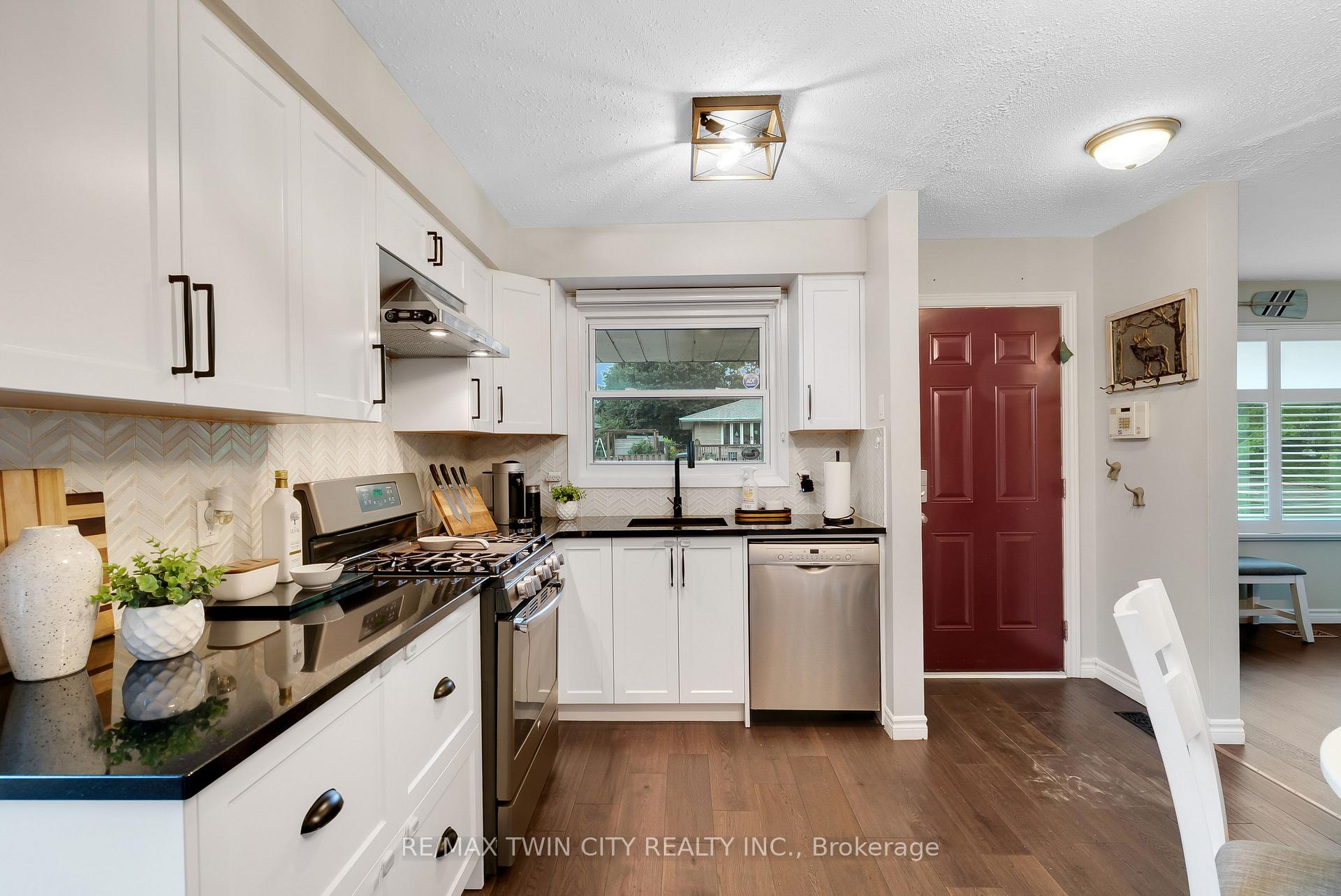 Photo 6 of 83 Kimberly Crescent, Kitchener, Laurentian Hills — HOMEH