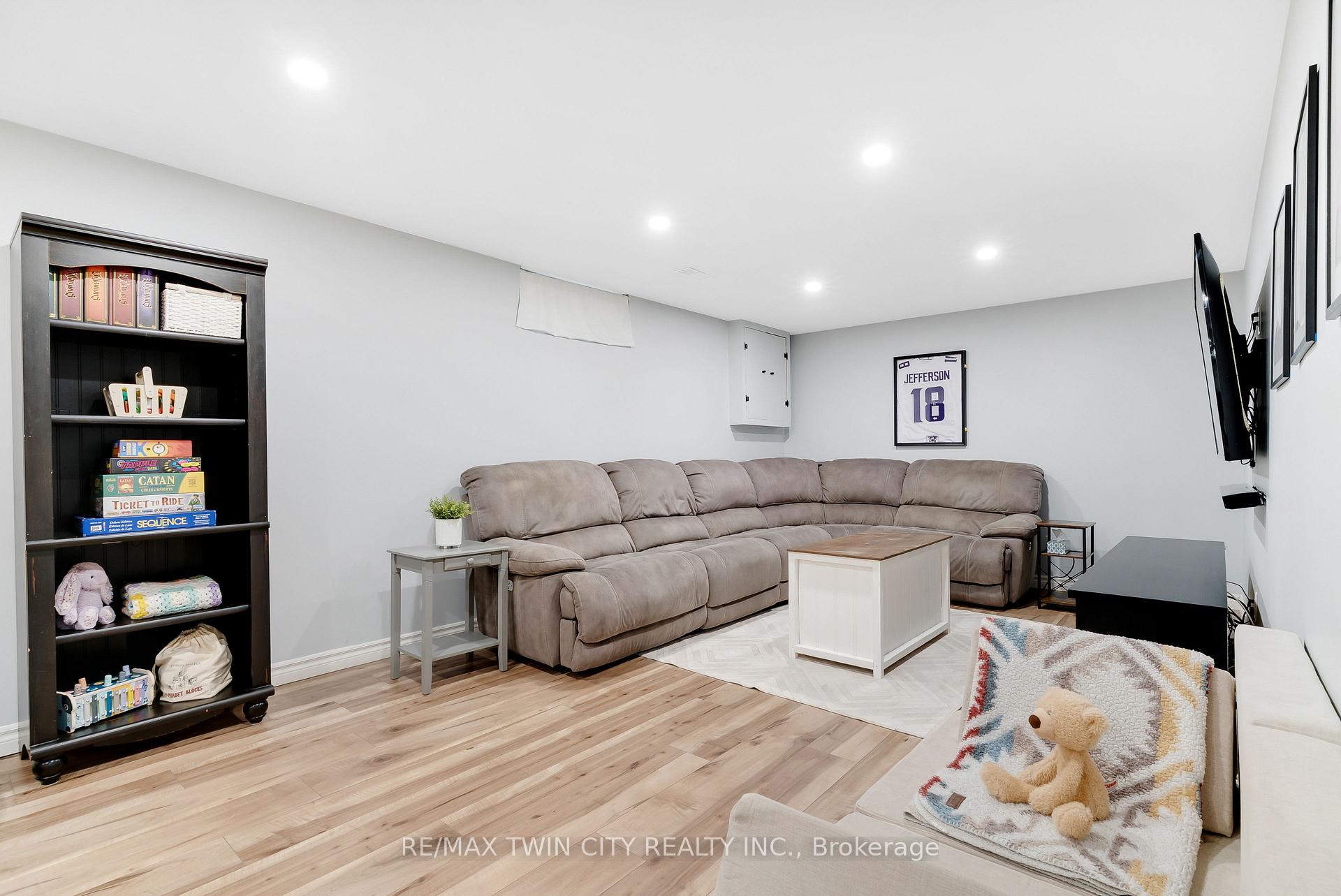 Photo 22 of 83 Kimberly Crescent, Kitchener, Laurentian Hills — HOMEH