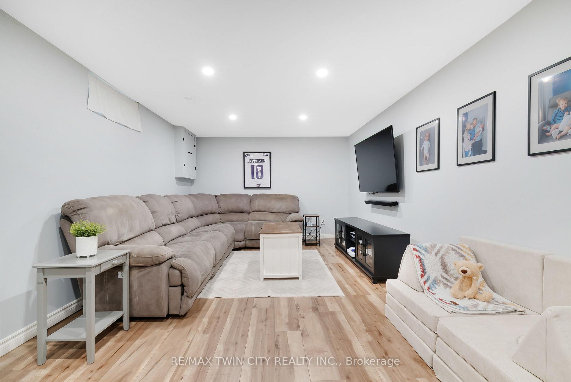 Photo 23 of 83 Kimberly Crescent, Kitchener, Laurentian Hills — HOMEH