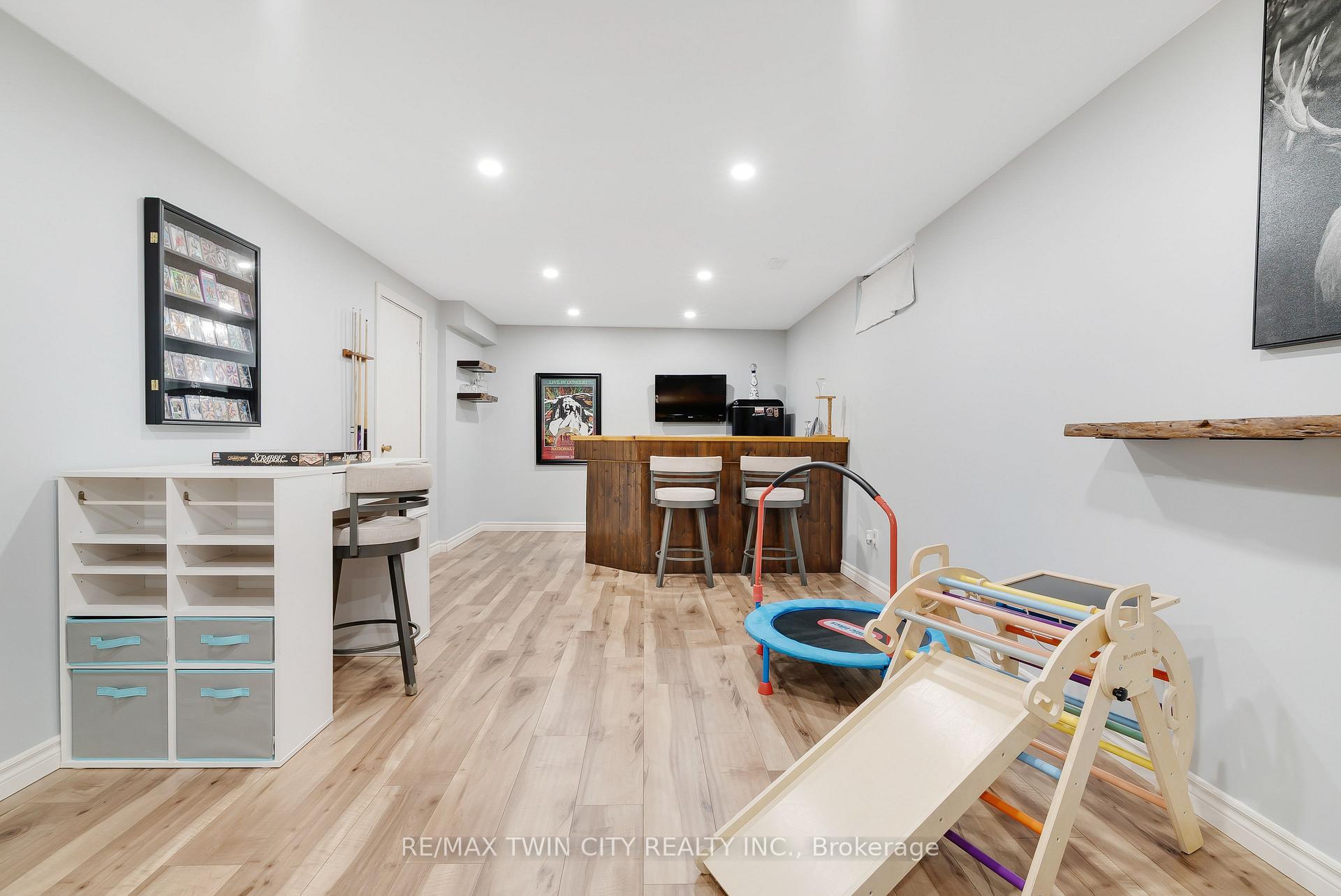 Photo 25 of 83 Kimberly Crescent, Kitchener, Laurentian Hills — HOMEH